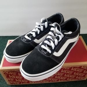 Van's Ward Low Top Black/White Suede/Canvas Sneaker